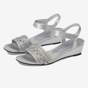 David Tate, Indigo sandals in beautiful silver. NIB-Size 7.5